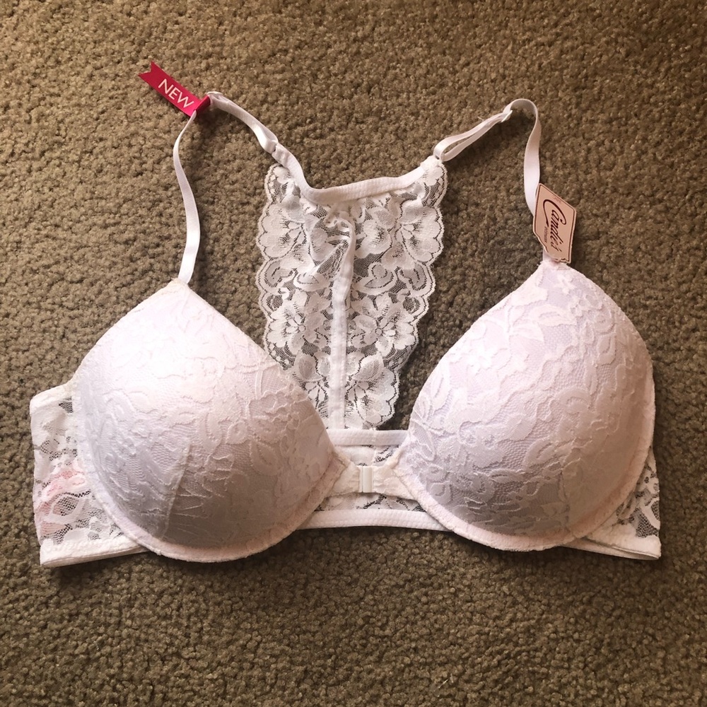 Candie’s white lace bra